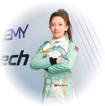  中国首位F1学院赛车手师炜：开赛车，太美妙了