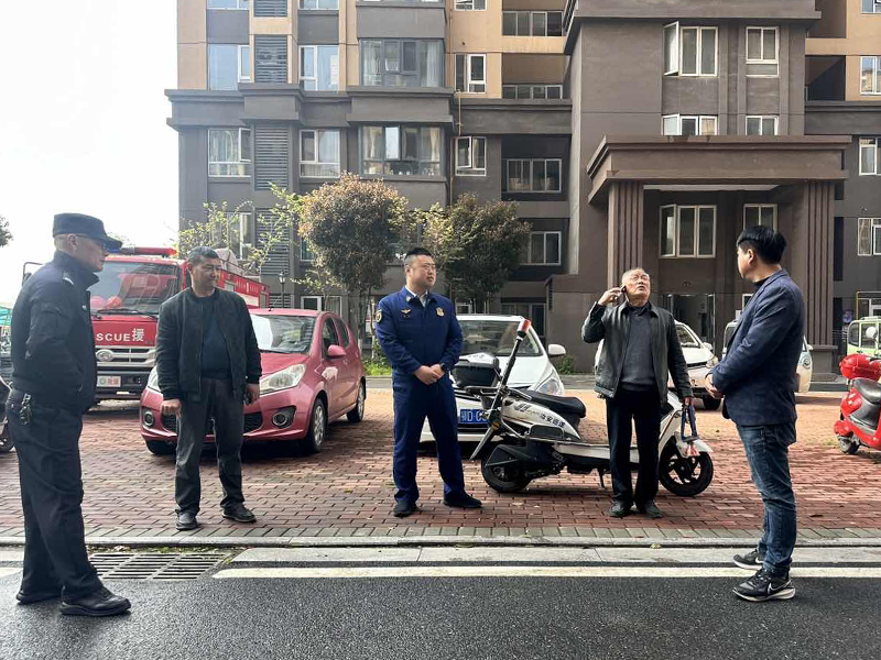 荆州经开区消防联合街道开展高层住宅小区消防安全排查行动