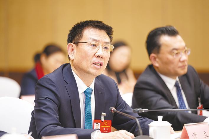 全国人大代表，武汉高德红外股份有限公司党委书记、董事长黄立 发力人形机器人产业 抢占未来科技新赛道