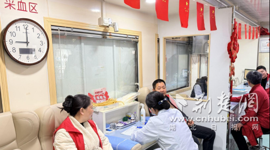  践行雷锋精神 献血传递爱心——钟祥市开展无偿献血主题活动