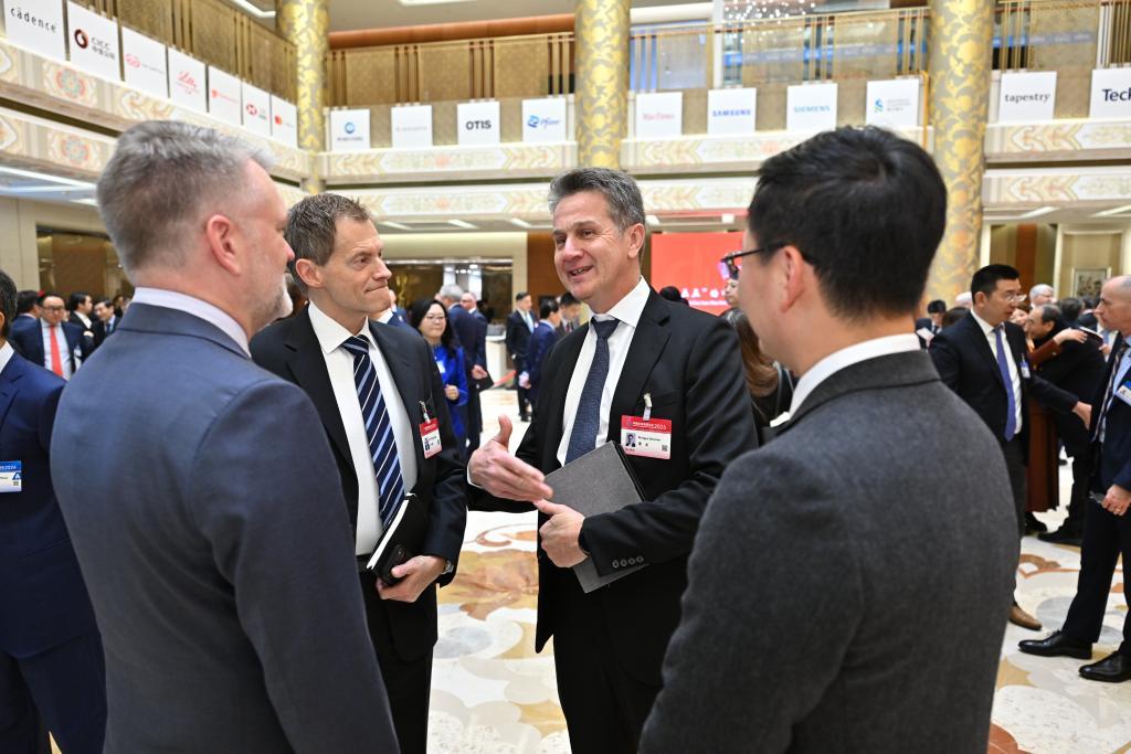 新华鲜报｜近百家跨国公司齐聚！中国机遇赋能全球