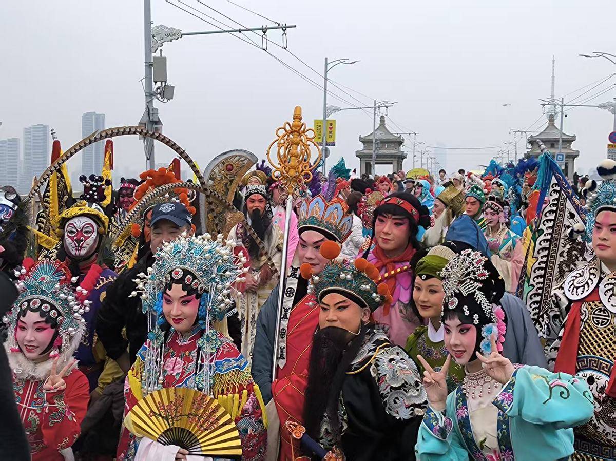  东湖快语丨听说，今天全国有超30万人在跑马！还有更多人一起走在春天的路上