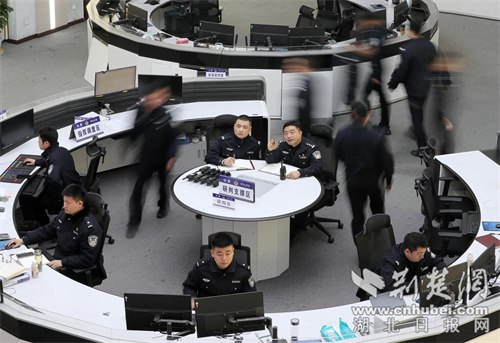  钟祥民警郭威：十年炼就火眼金睛 视频追逃576名在逃人员
