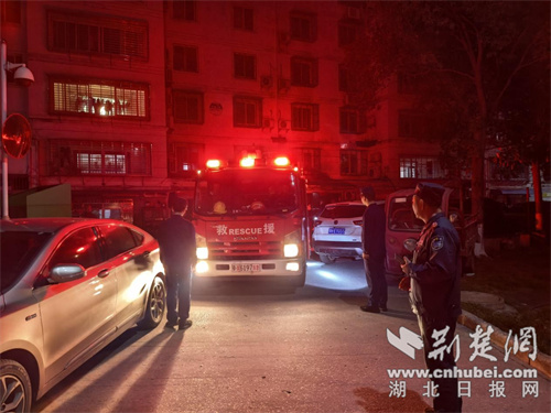 荆门市东宝区多部门联合夜查 打通小区消防“生命通道”