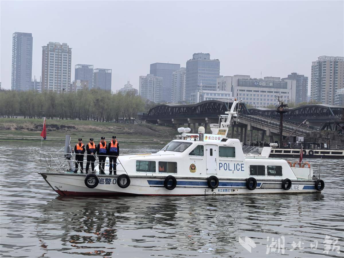 “水陆空轨”齐上阵护航汉马精彩(图2)