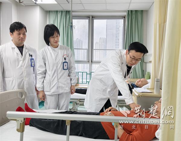  跨越2700多公里的生命托付！黑龙江男子带岳父母来汉根治肺结节