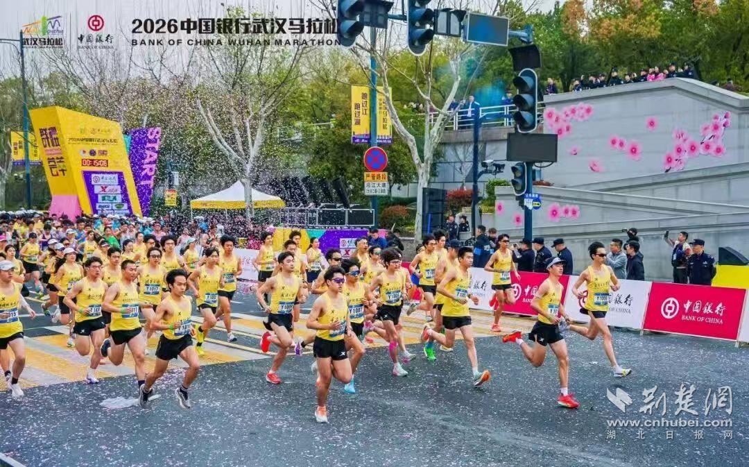  群樱荟萃 跑向春天 武汉警官职业学院5006名师生为奔跑护航