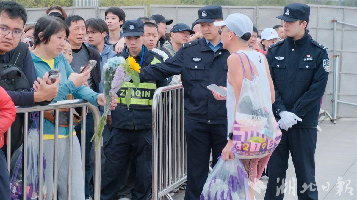 “水陆空轨”齐上阵护航汉马精彩(图6)