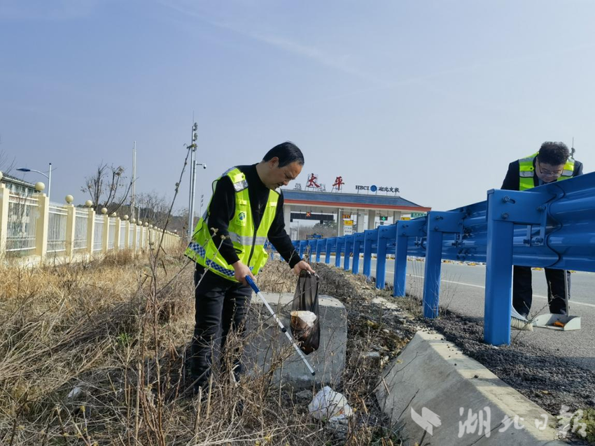  “高速美容师” 上线 青年志愿者擦亮交通风景线
