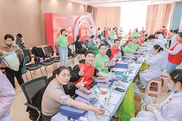  热血二十载  志愿耀江城 武汉这个大家庭迎来20岁生日