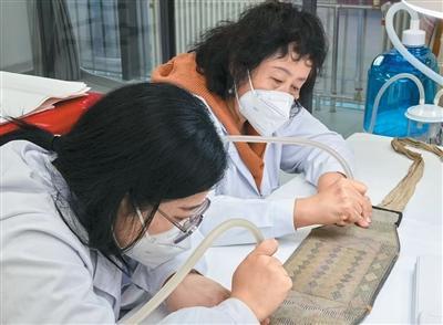 内蒙古博物院有家“文物医院”