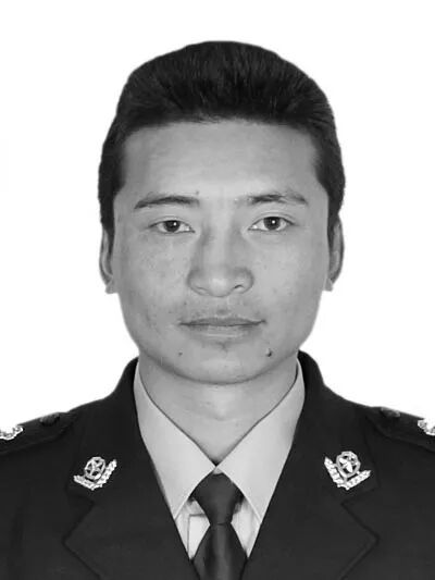 痛心！逃犯开枪拒捕，37岁民警壮烈牺牲