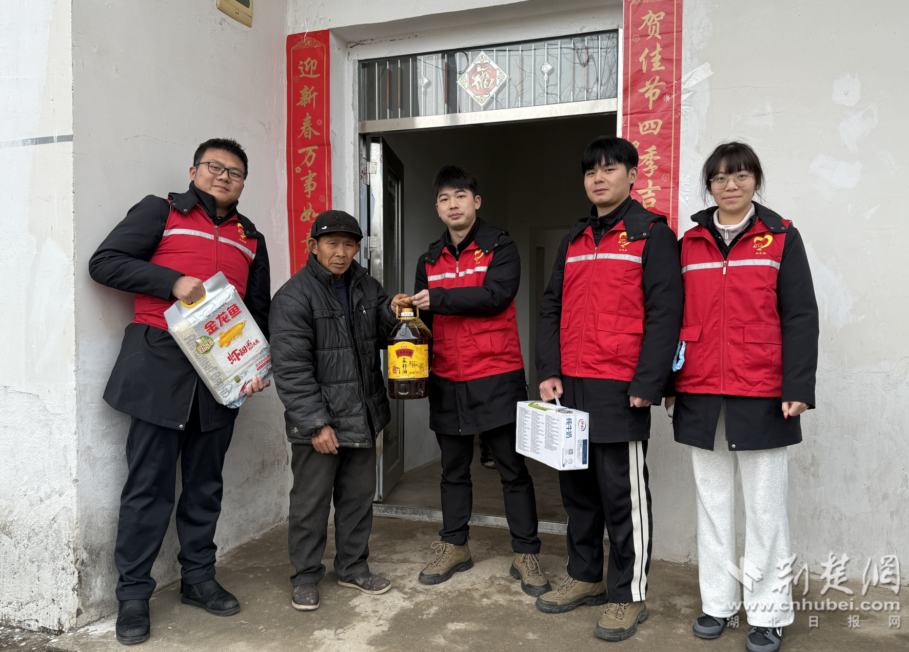  情暖元宵传善意 雷锋精神伴同行