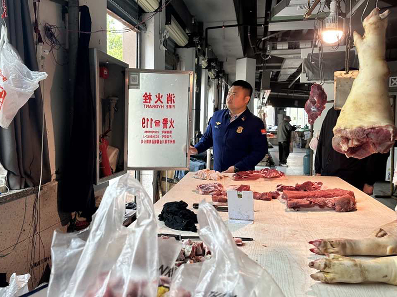 荆州经开区对辖区农贸市场及周边“九小场所”开展消防安全检查