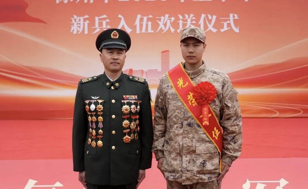 湖北父子兵传承军魂！父亲当兵29年立下一等功，儿子如今携笔又从戎
