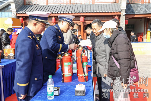  护航消费安全 筑牢平安防线——荆门消防借力“3·15”开展消防产品专项宣传活动