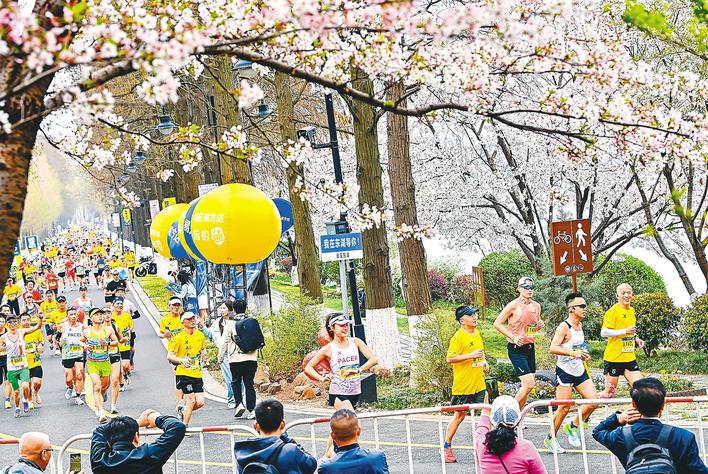 “汉马”十年足音铿锵(图2)