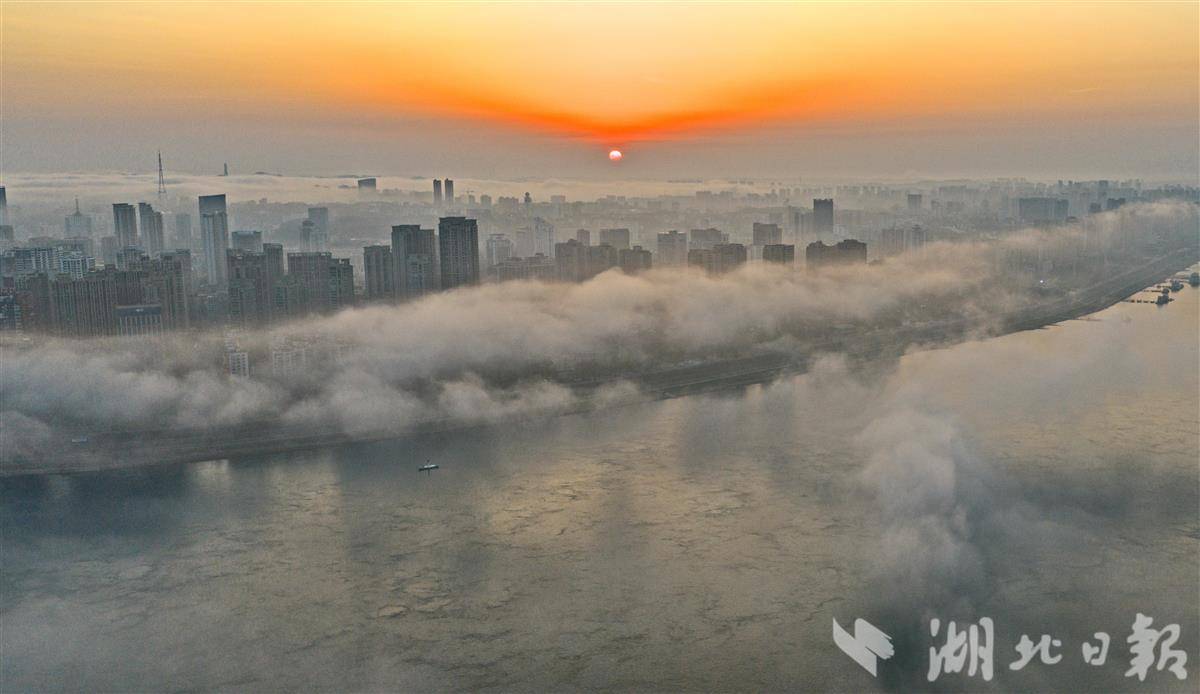  春雨过后 宜昌城现云雾仙境