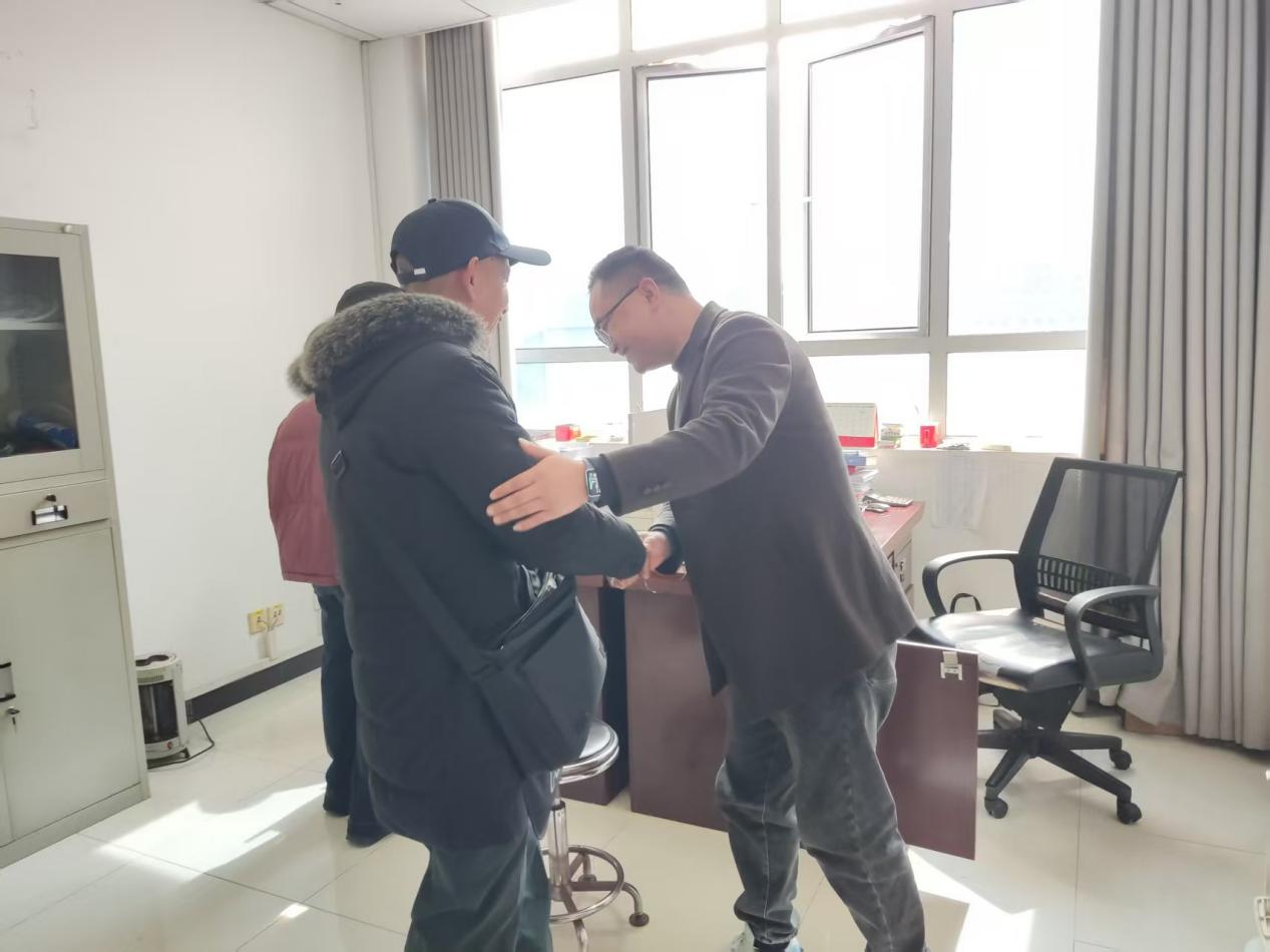 立足小服务 传承雷锋精神