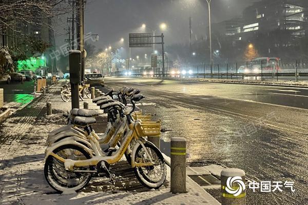  北京部分道路有积雪结冰 今天白天仍有小雪或零星小雪