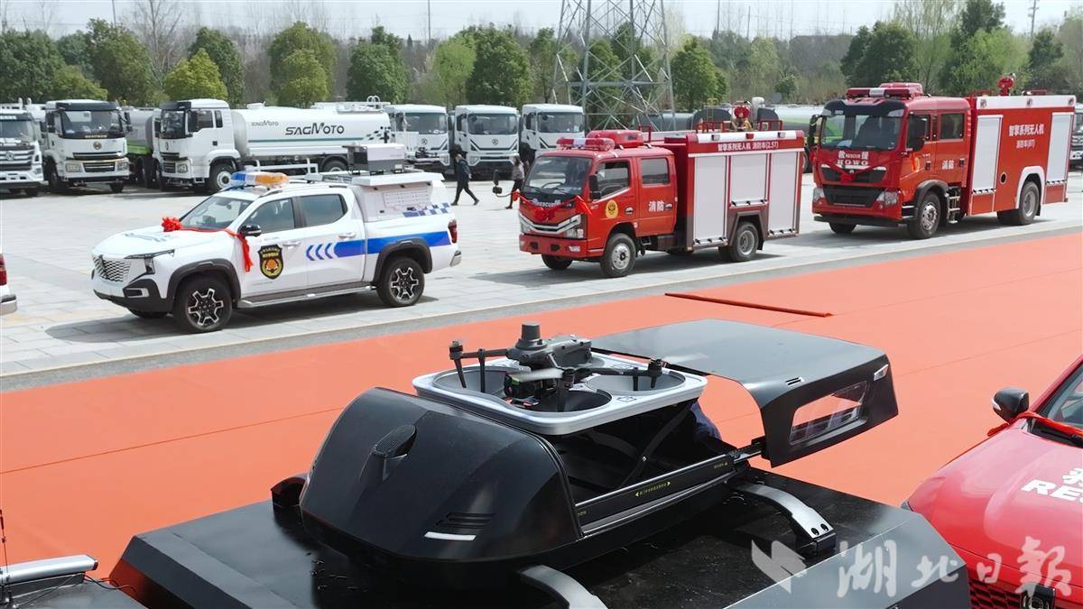 除了探路、拍照还能巡查、救援和应急处置 无人机住进了车里(图1)