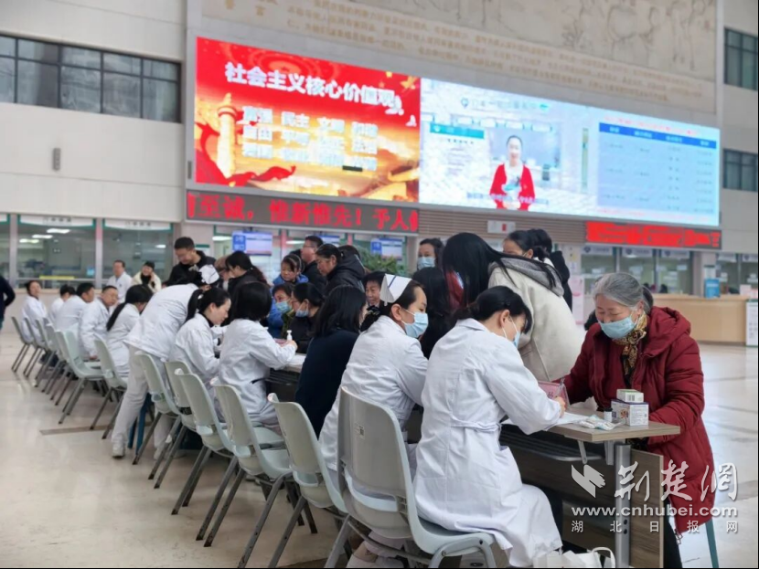  荆门市中心医院双院区同步义诊 暖心守护女性健康