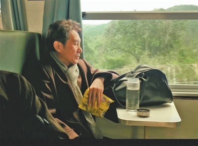  王劲松人民日报撰文：生命中的绿皮火车