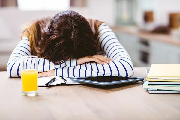 这5个行为你以为在休息，其实非常耗精力
