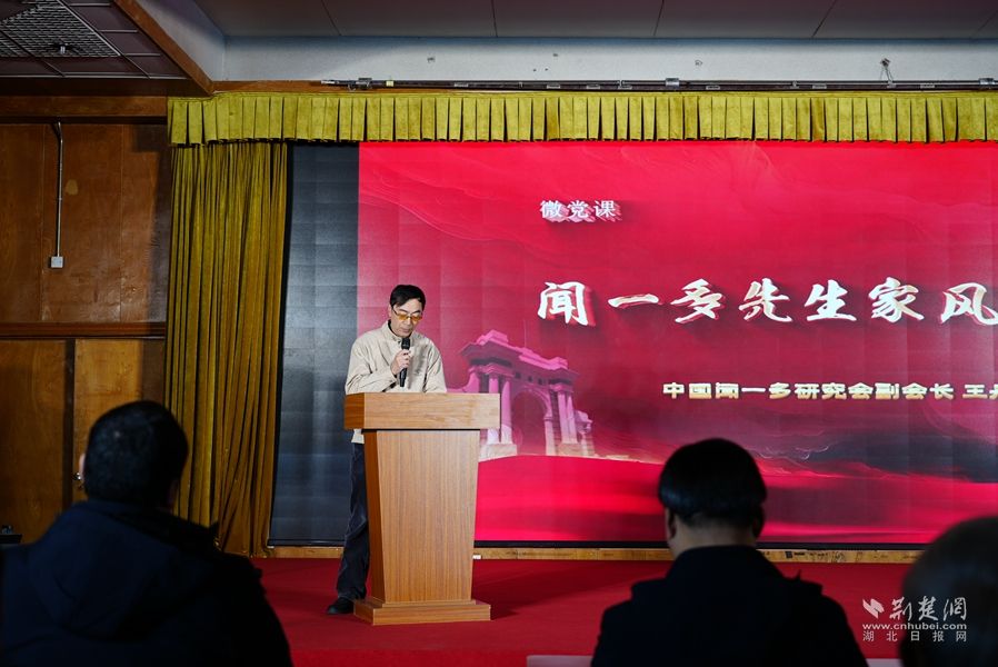 红烛点亮清华园：一场穿越百年的精神对话
