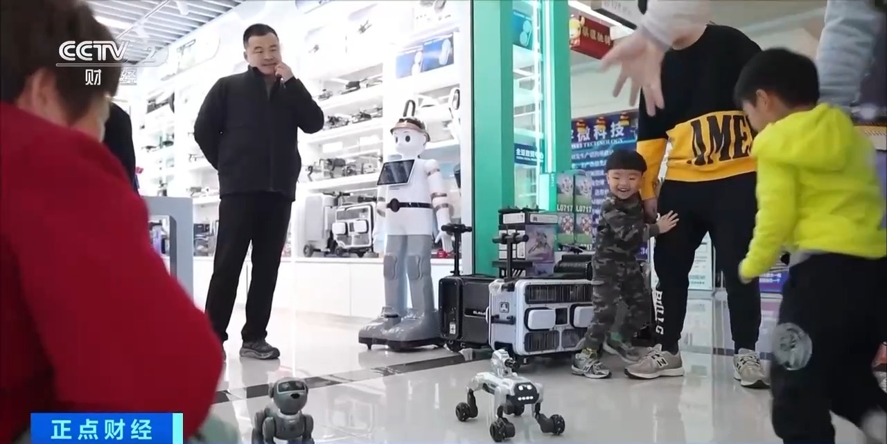兼顾陪伴和启发思考 AI玩具撬动消费新风口