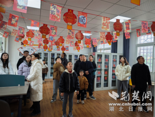 京山市绿林镇：正月十五闹元宵 张灯结彩猜字谜