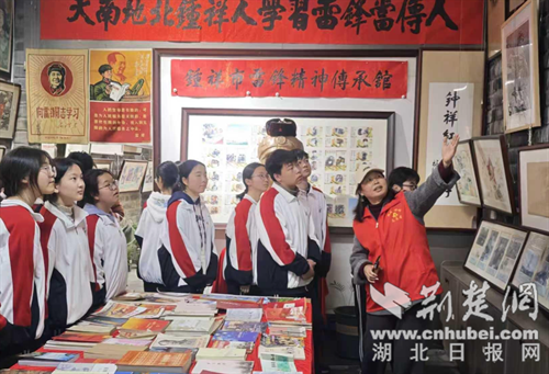 钟祥五中：追寻雷锋足迹 践行时代精神