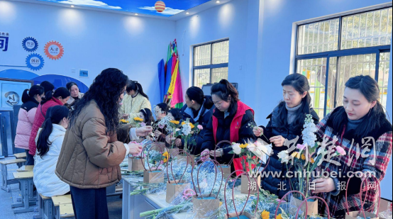 以花为媒 以美润心 钟祥八中用花艺致敬教育巾帼