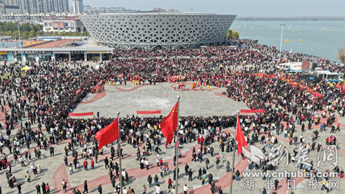  湖北钟祥：莫愁湖畔载歌舞 多彩民俗闹元宵