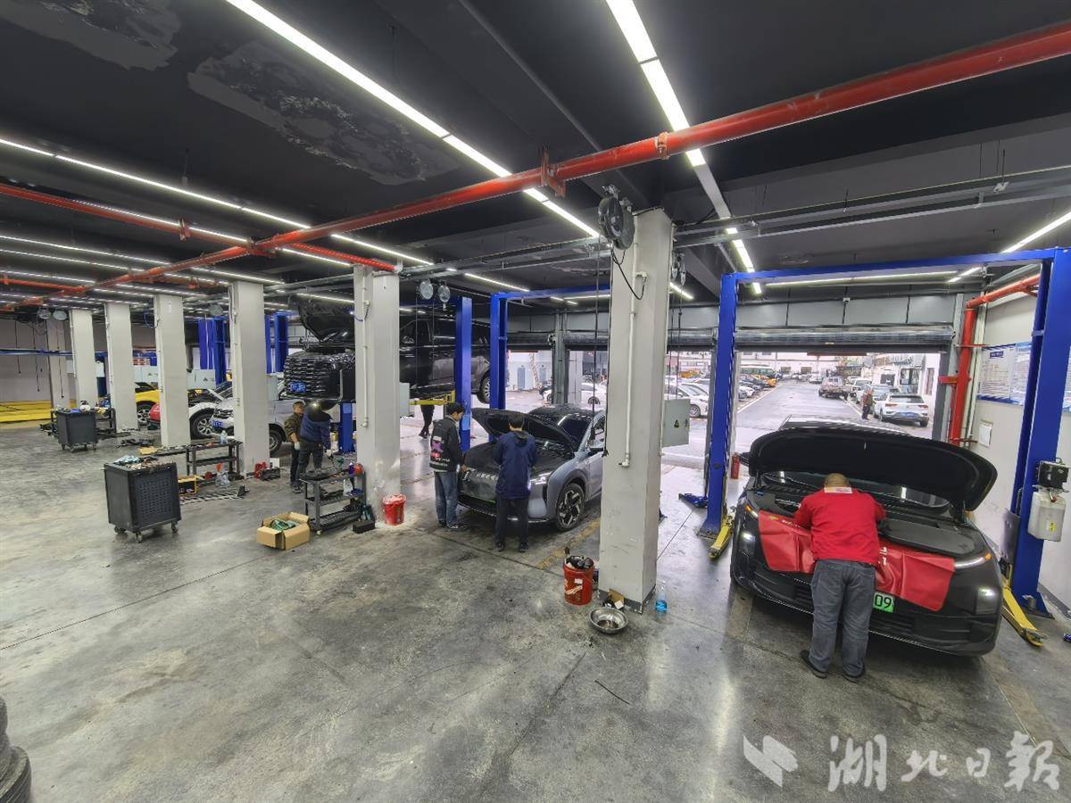  国有公汽维修勇闯市场 恩施这家“蟹蟹养车”火了