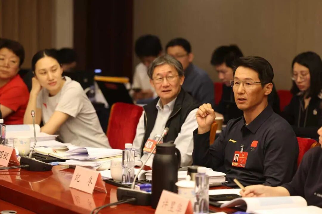 哨声•直通两会|让赛事“留下来”让经济“活起来”(图1)