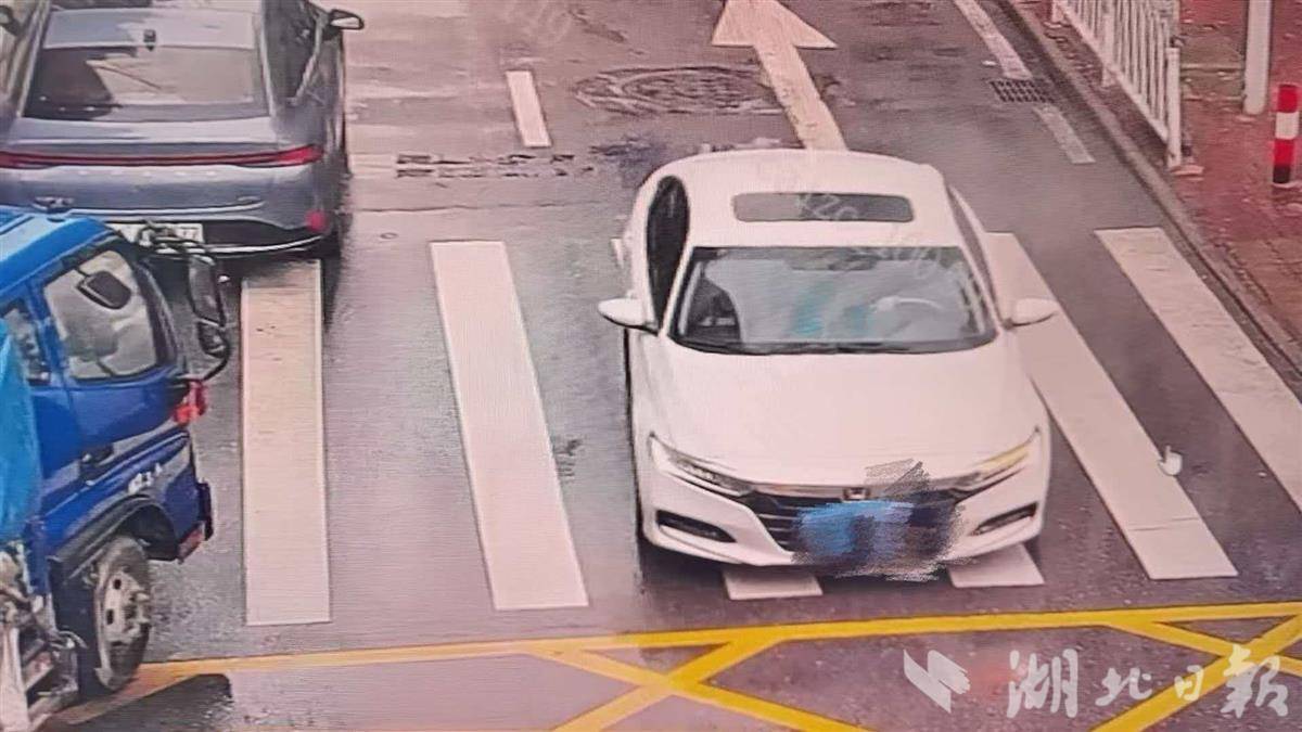  监控“天眼”盯着你！这些驾驶员纷纷到交警队“报到”