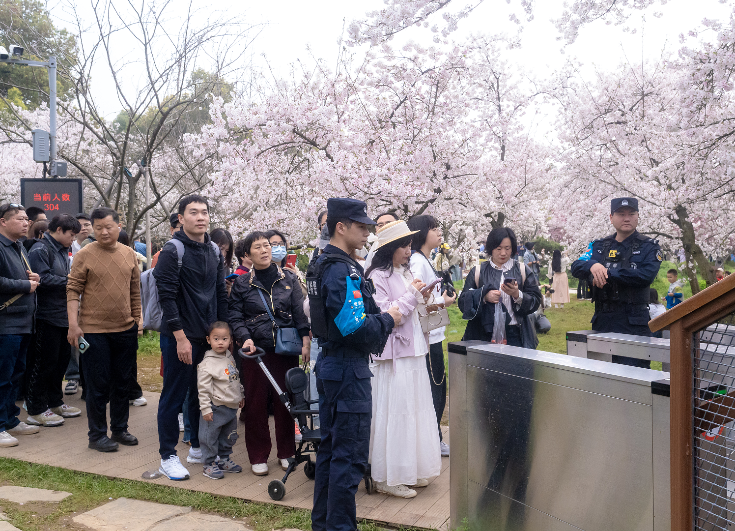东湖公安以实干赋能景区文旅高质量发展