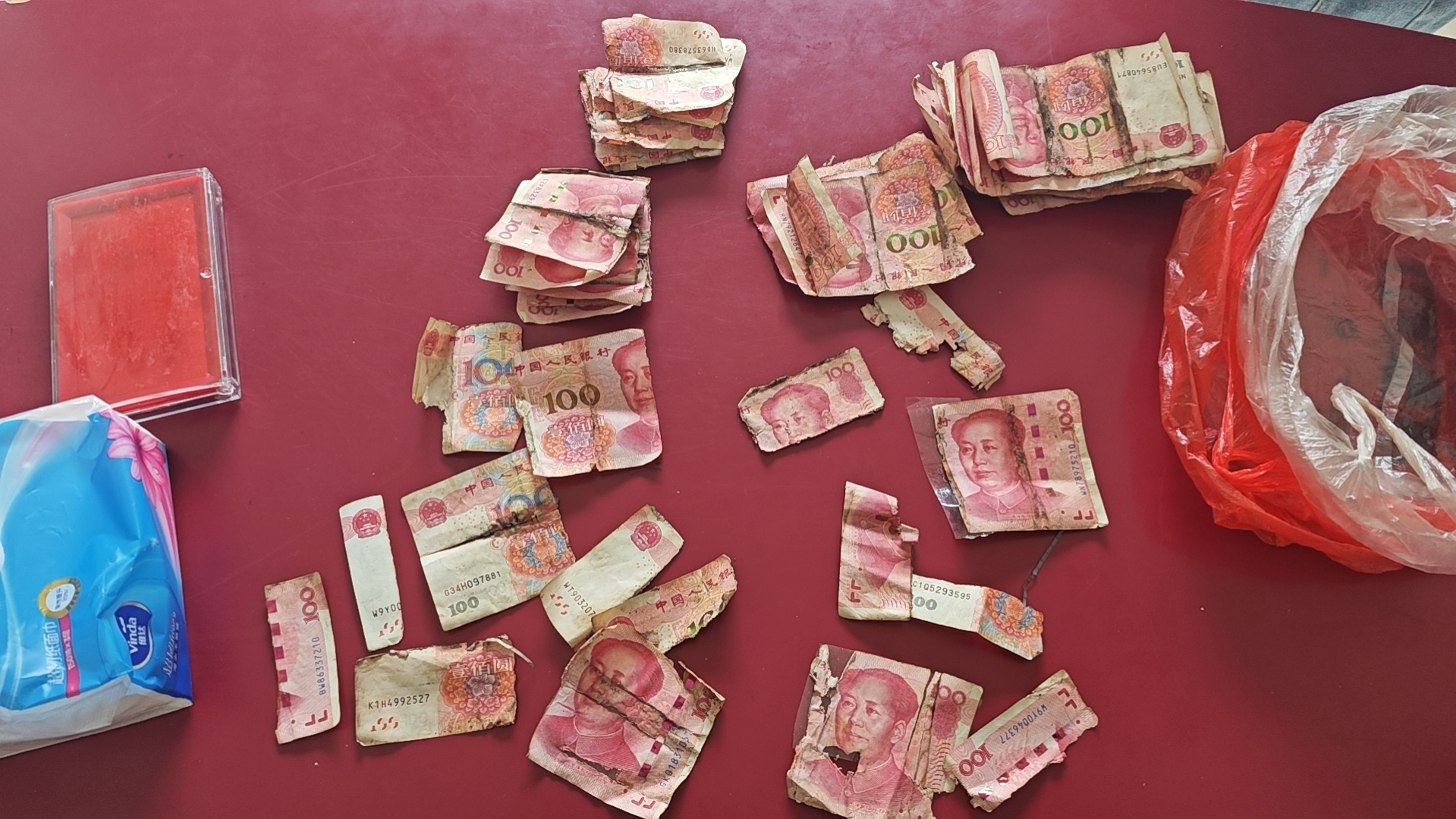 巧手修复残币 中国银行武汉硚口支行守护群众“血汗钱”