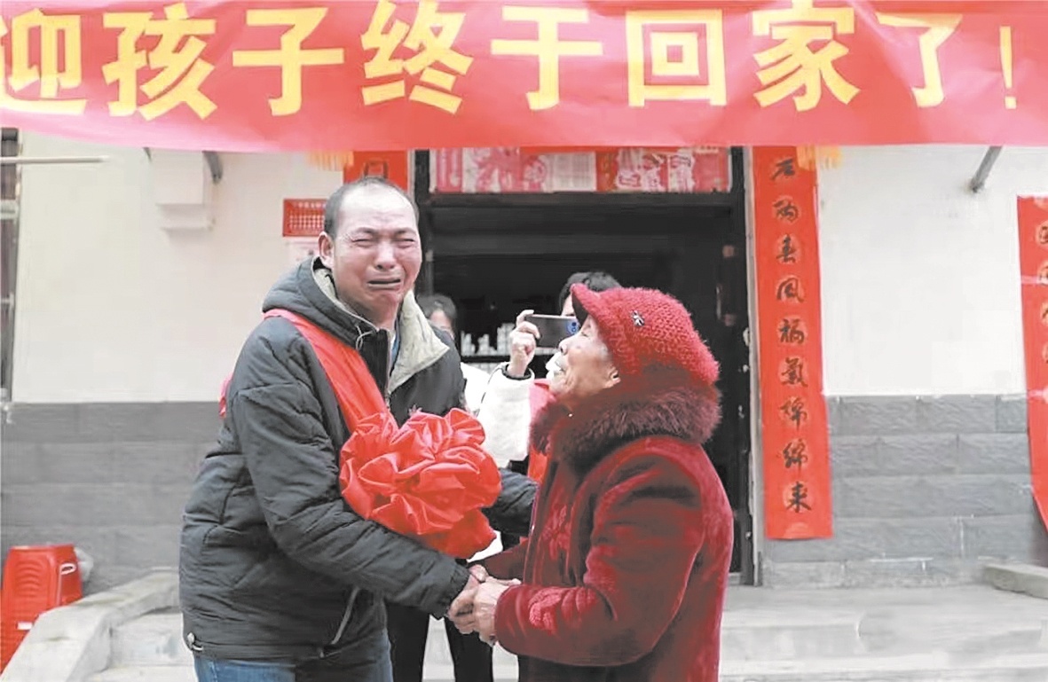 一条寻亲路他走了41年 等了半生的孩子回家了81岁老母亲泪染衣襟