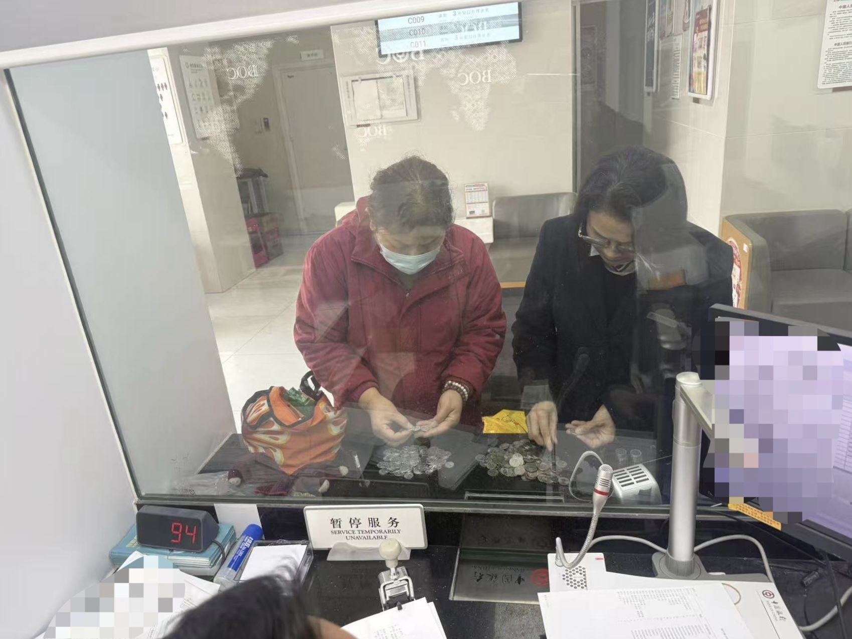  零钱兑换显温情 优质服务暖民心