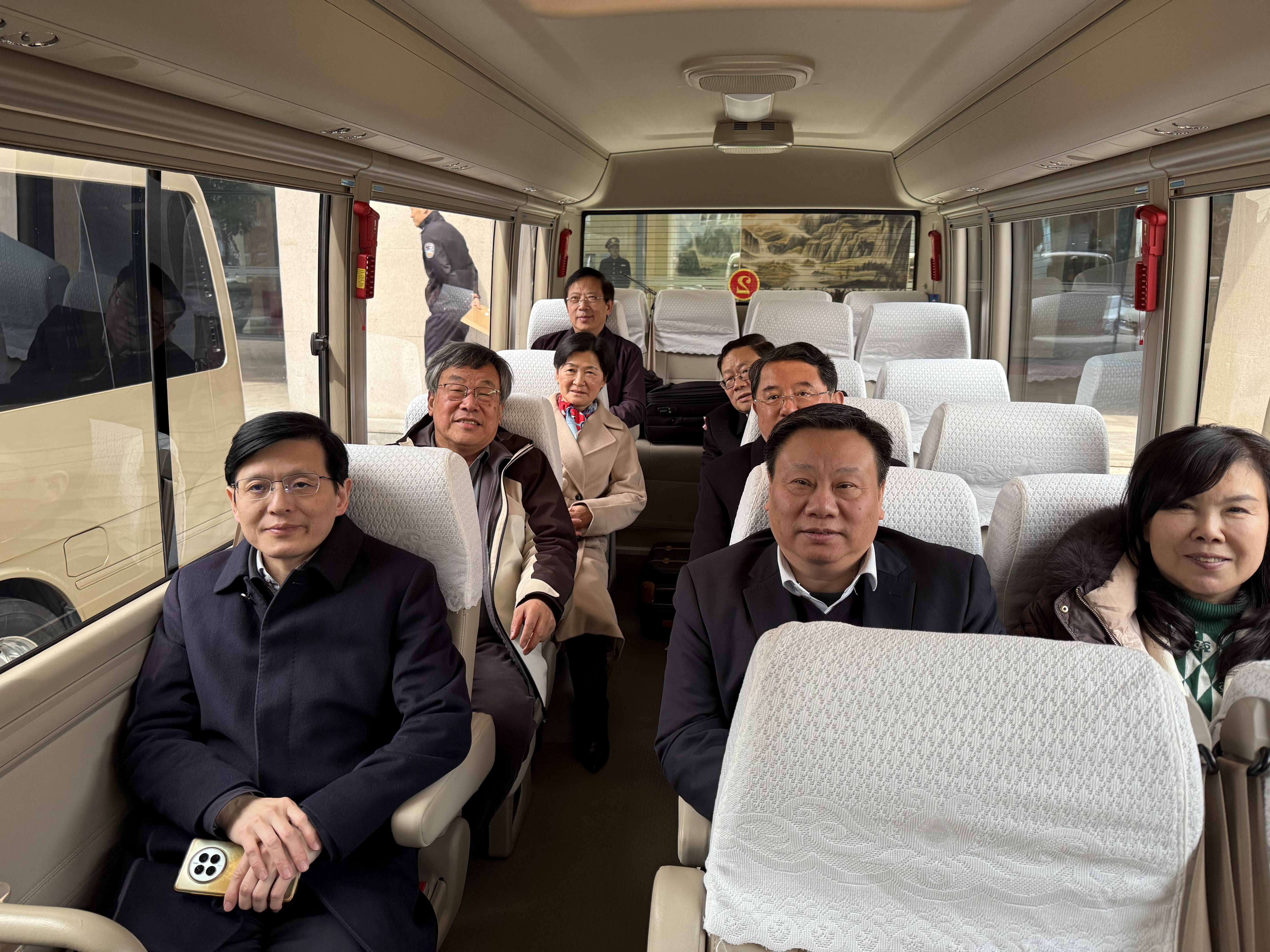  向着春天出发！住鄂全国政协委员赴京参会