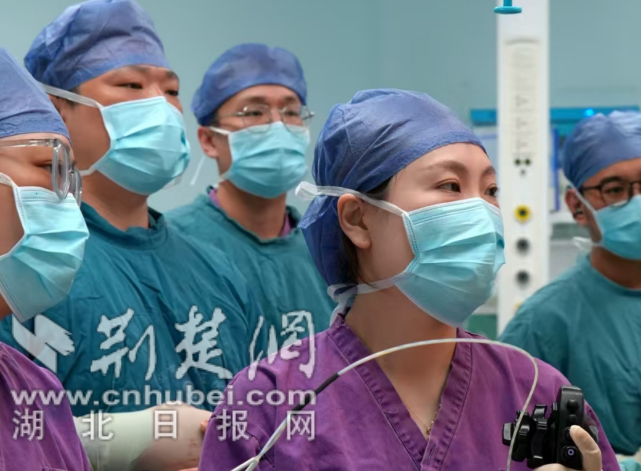  男子腹痛两天险成大祸  多镜联合手术紧急救治成功