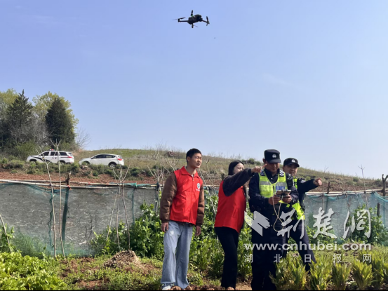  湖北钟祥：警民联动铲毒忙