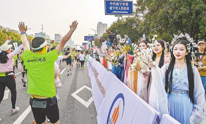  荆州咸宁仙桃同日鸣枪  三“马”奔腾穿越最美春色
