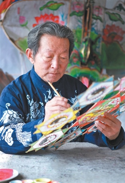  60多年，180多种风筝，他让千年纸鸢“飞”进电影