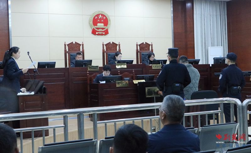  英山县检察院首期“推门听庭”评议活动举行