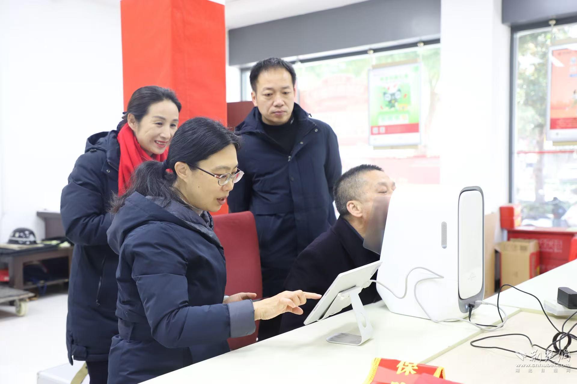  中国银行荆门京山支行暖心送健康