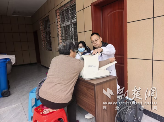 钟祥烟草：体检服务送上门 健康守护暖民心