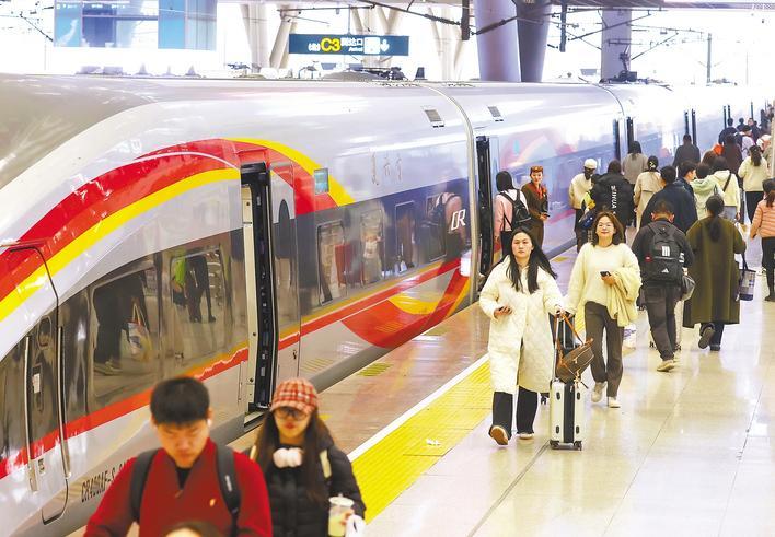 地铁直达、进站丝滑、车次密集，候车时间大幅压缩 春运旅客底气十足“卡点”搭火车